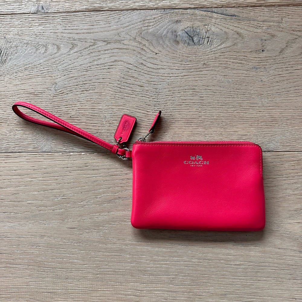 Women’s pink Coach wallet